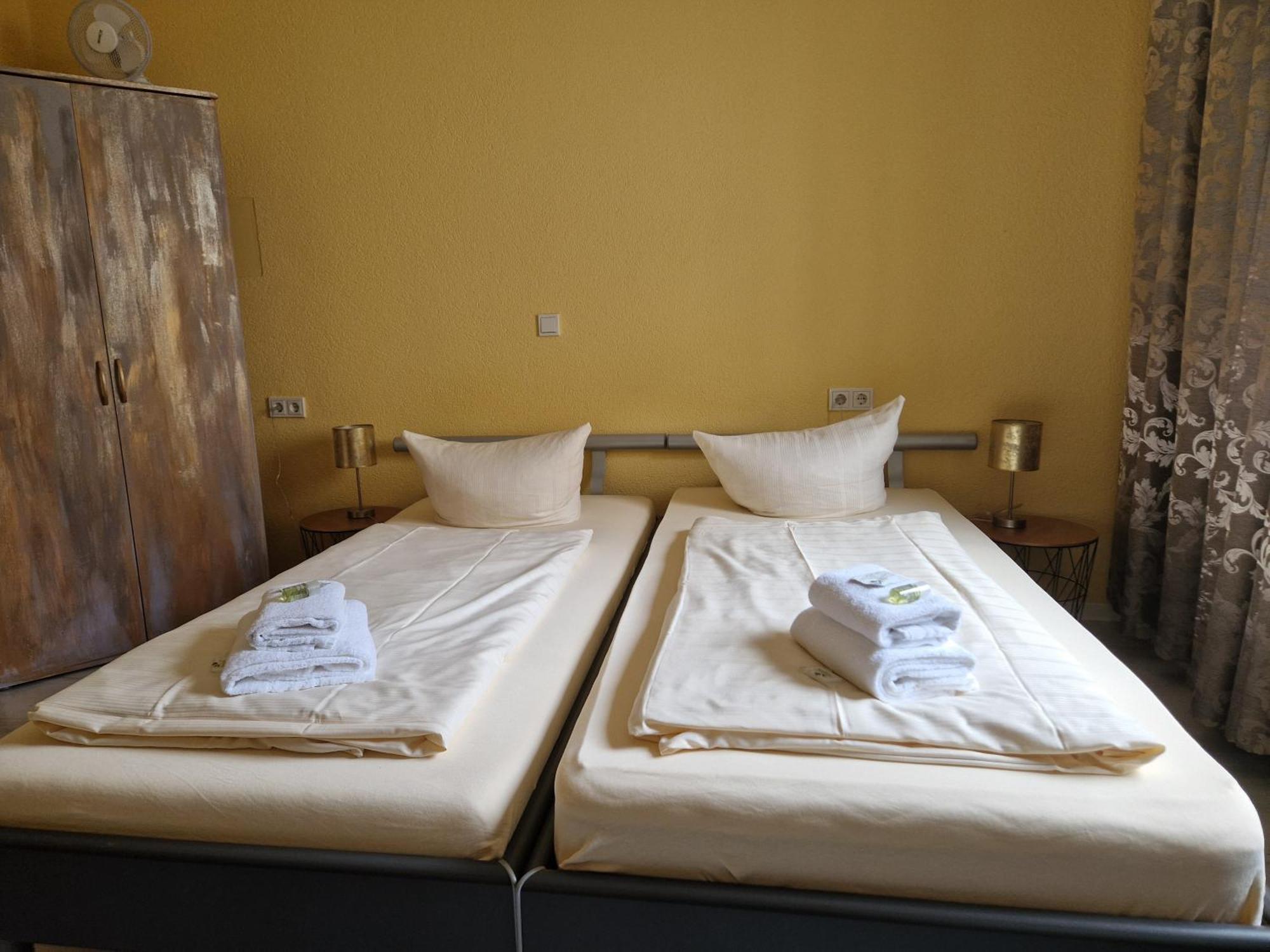 Ricks City Hotel Trier Bagian luar foto