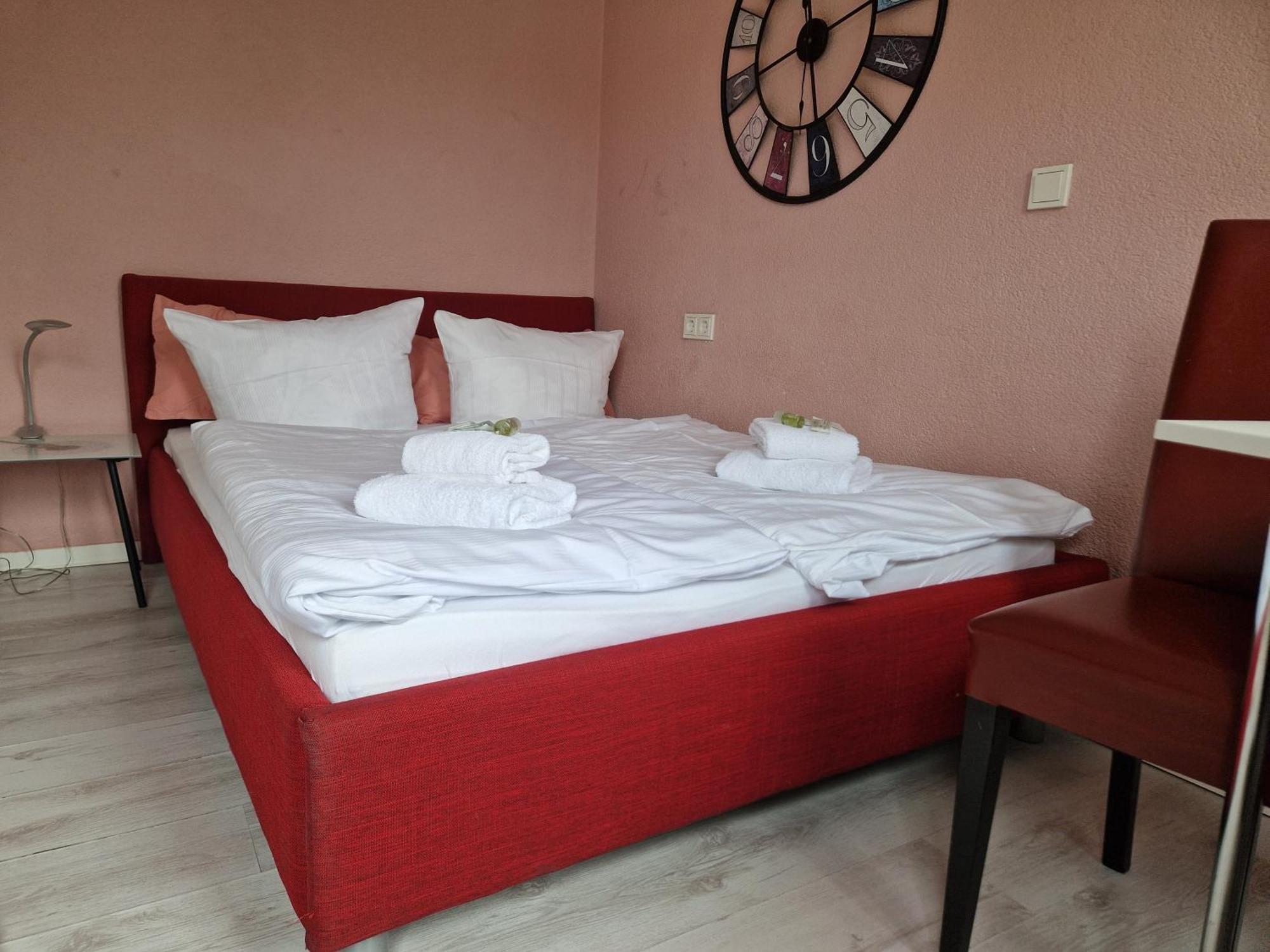 Ricks City Hotel Trier Bagian luar foto